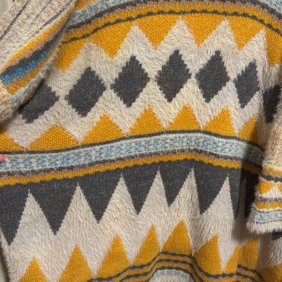 Do Everything In Love Oversized Cardigan Soft‎ Fuzzy Geometric Bohemian One Size - Picture 11 of 13